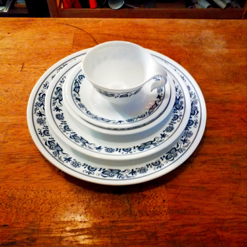 Corelle,"Old Town" Dish Set